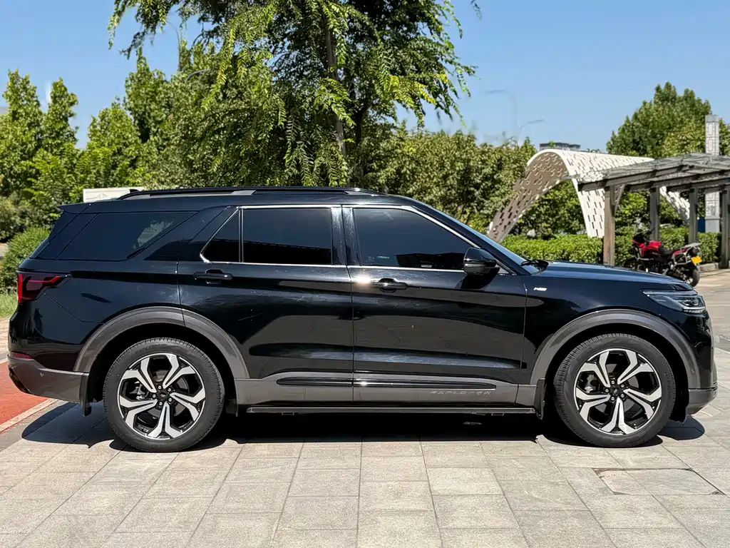 Ford Explorer — миниатюра 10