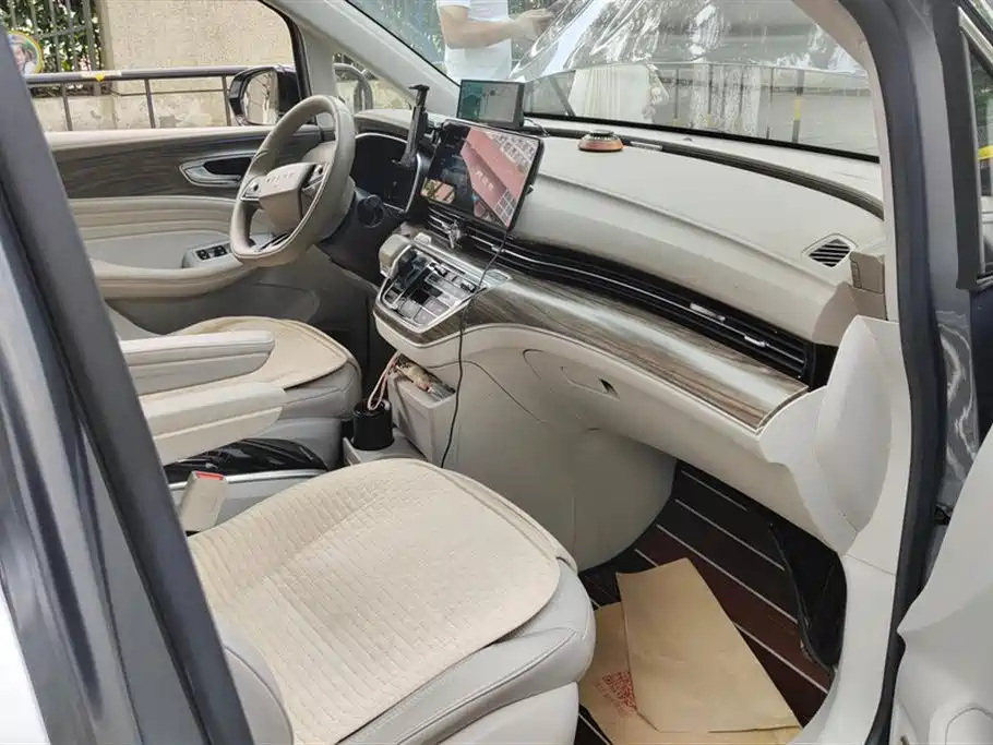 Roewe iMAX8