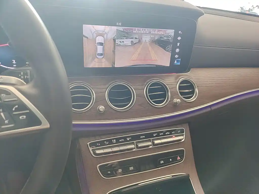 Mercedes-Benz E-Class — миниатюра 13