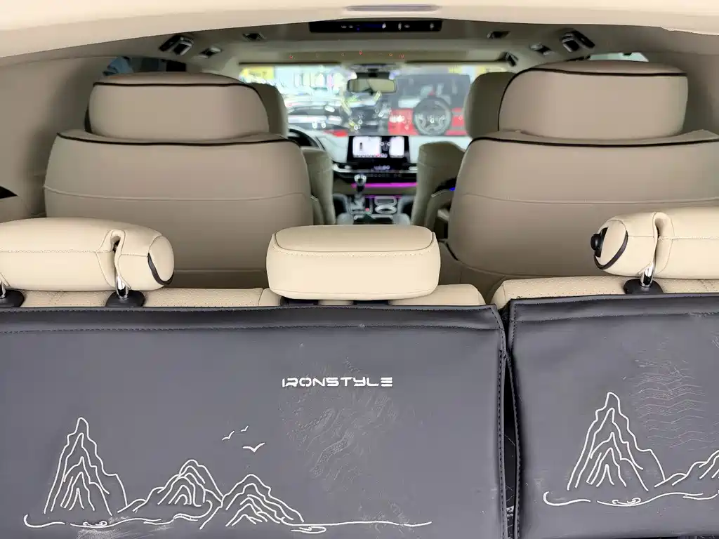 Toyota Granvia — миниатюра 16