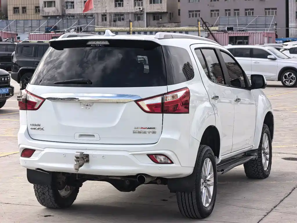 Isuzu MU-X — миниатюра 6