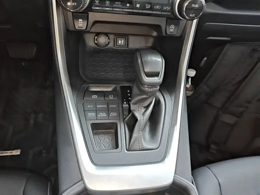 Toyota RAV4 — миниатюра 14