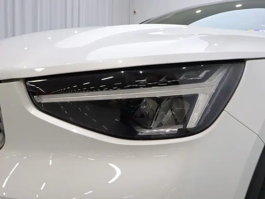 Volvo XC40 — миниатюра 11