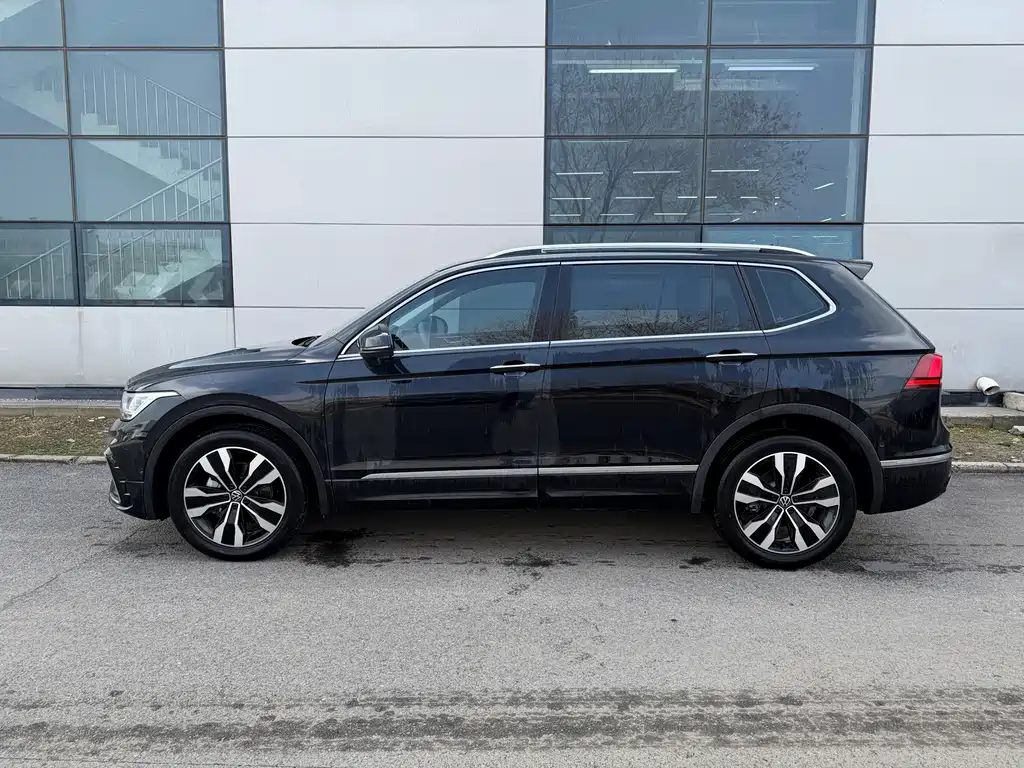 Volkswagen Tiguan L — миниатюра 2