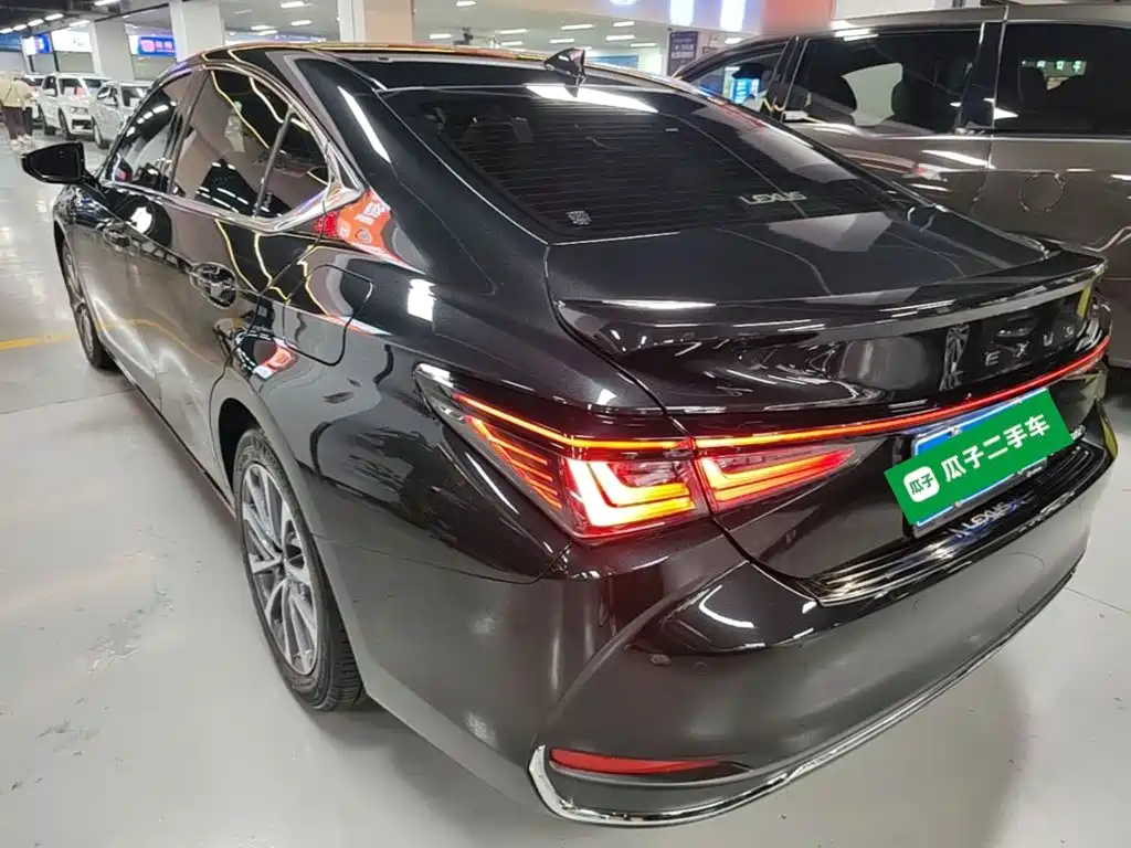 Lexus ES — миниатюра 5