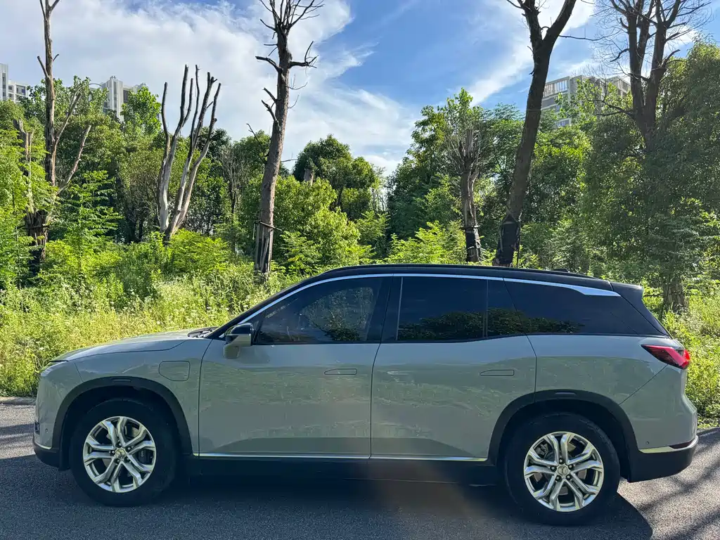 NIO ES8 2020 450KM мест
