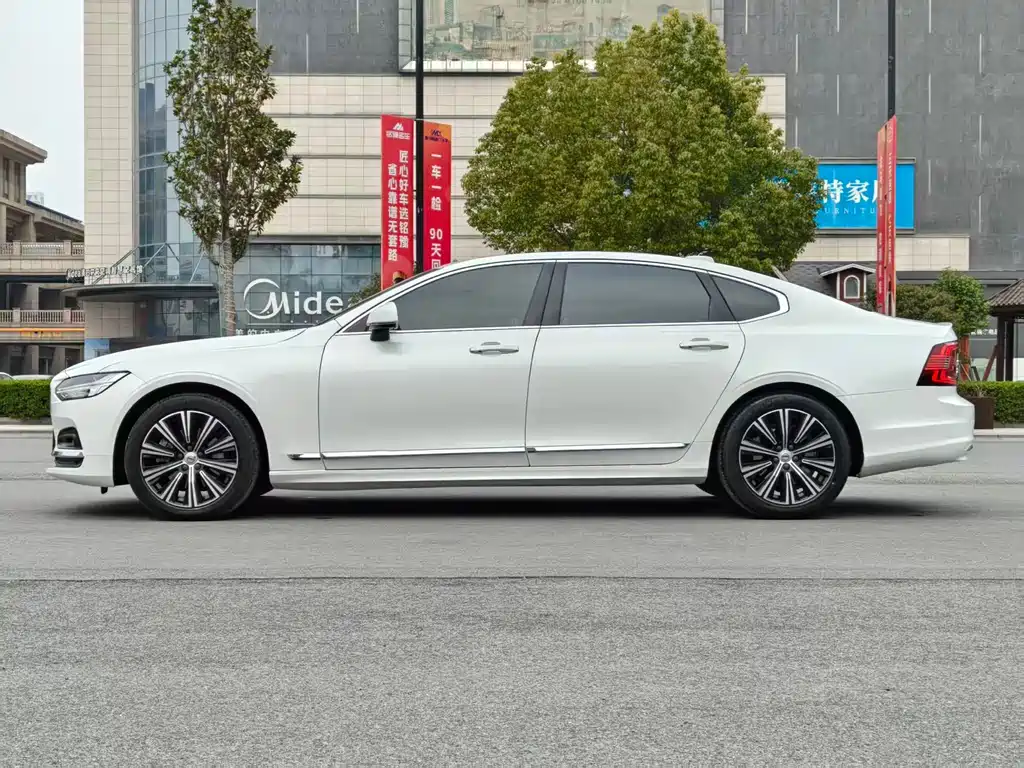 VOLVO S90