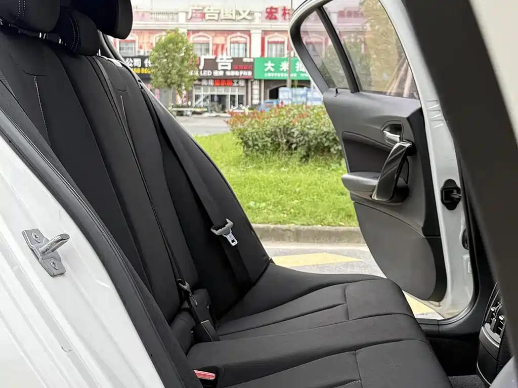 BMW 1 Series (Import) — миниатюра 7