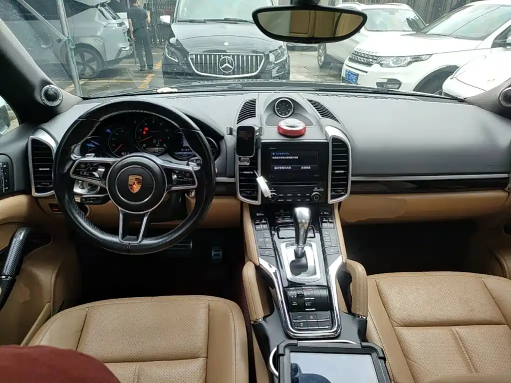 Porsche Cayenne — миниатюра 10