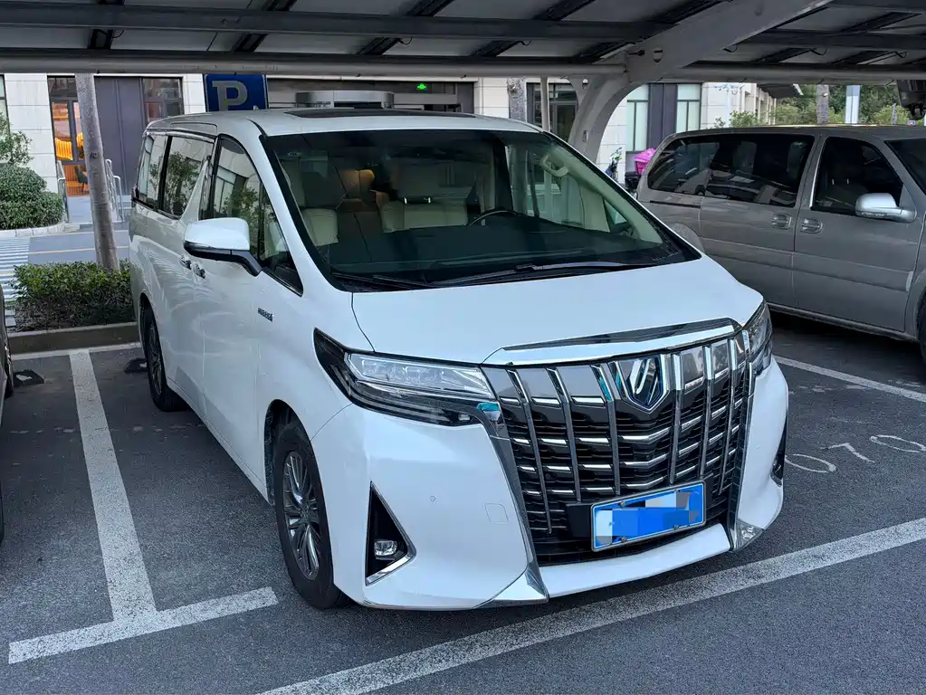 Toyota Alphard — миниатюра 2