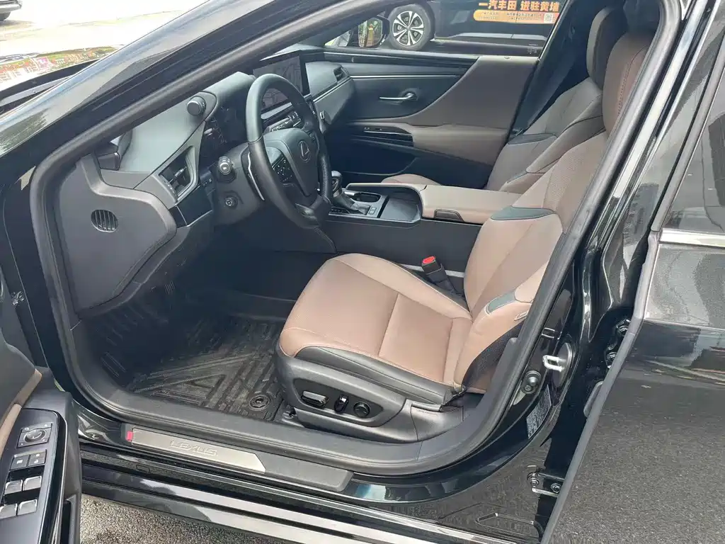 Lexus ES 2023 260