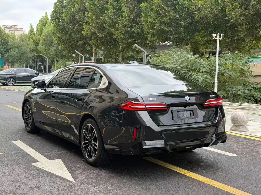 BMW 5 Series — миниатюра 6