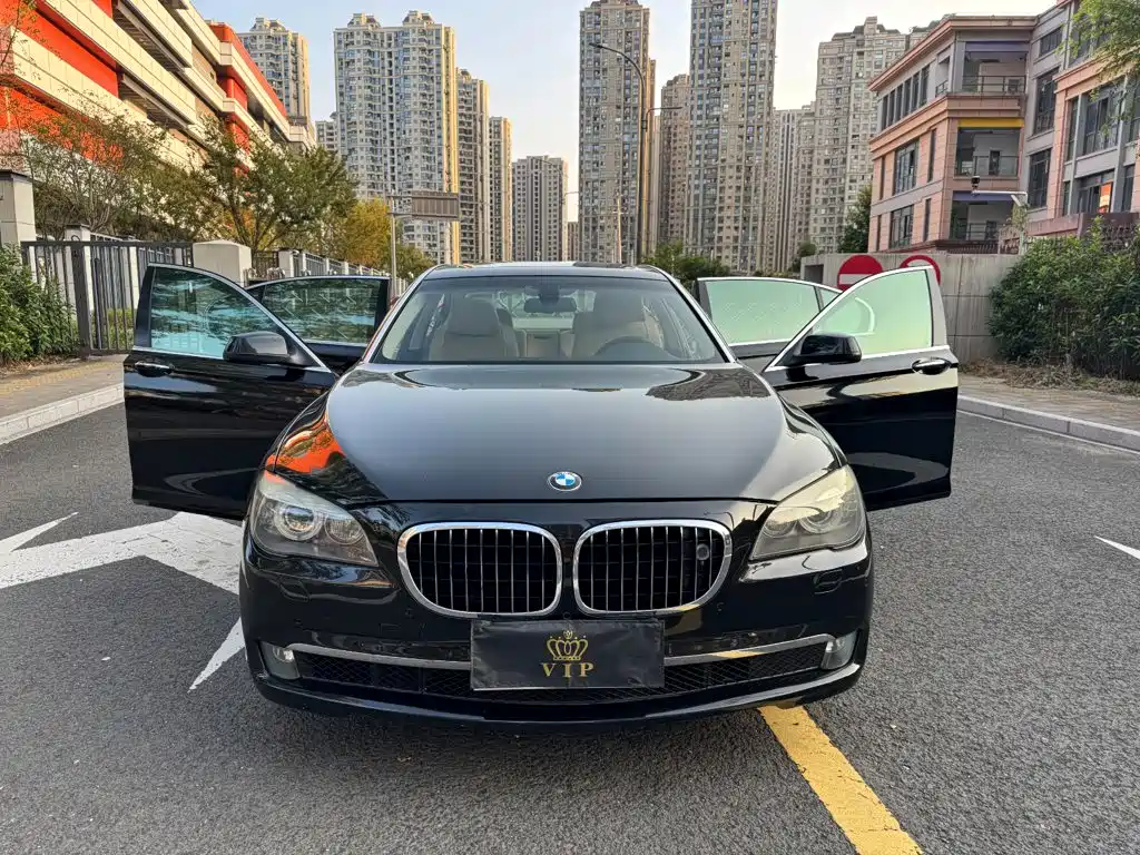BMW 7 Series — миниатюра 9