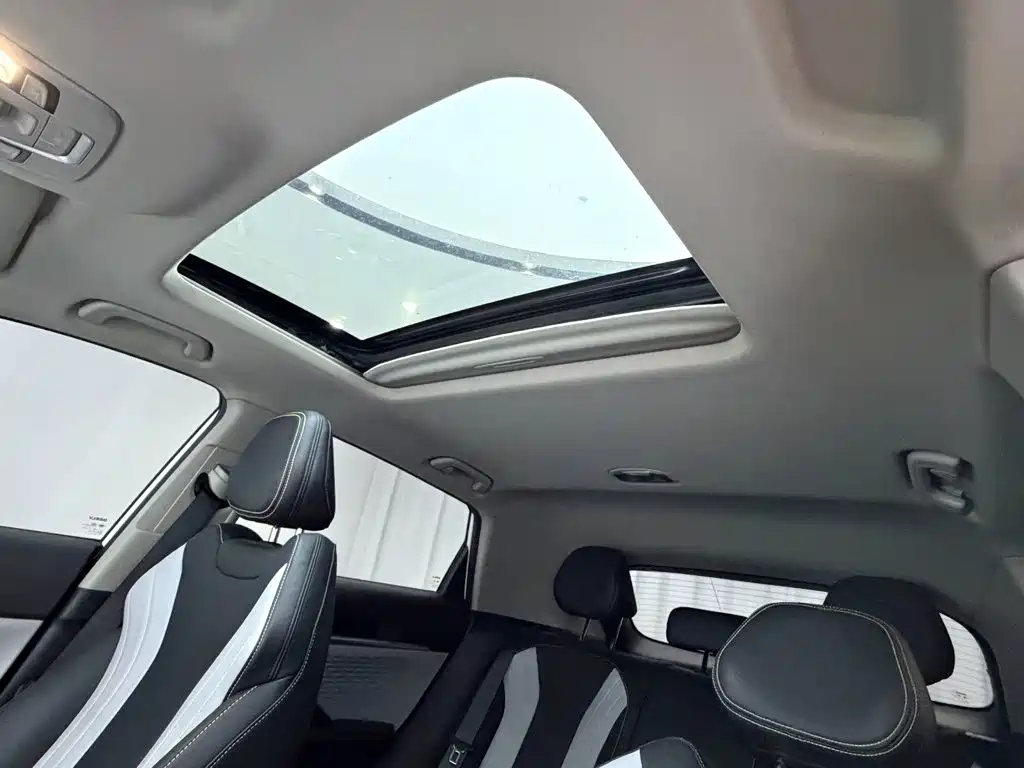 Geely Binyue — миниатюра 13