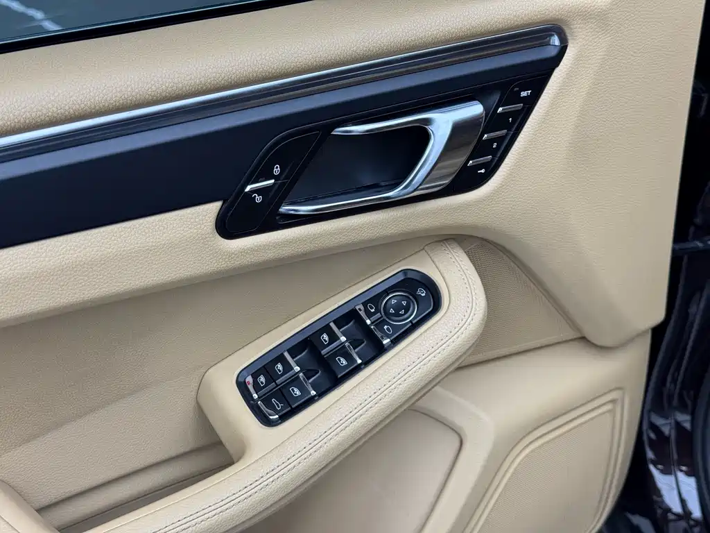 Porsche Macan — миниатюра 6