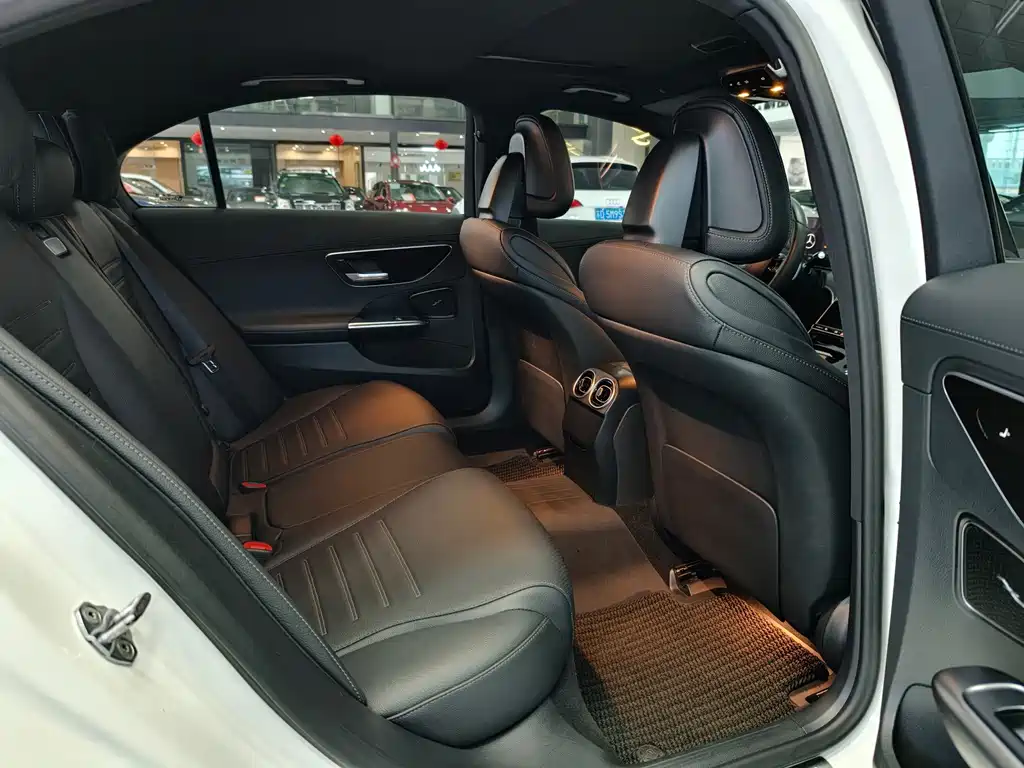 Mercedes-Benz C-Class — миниатюра 17