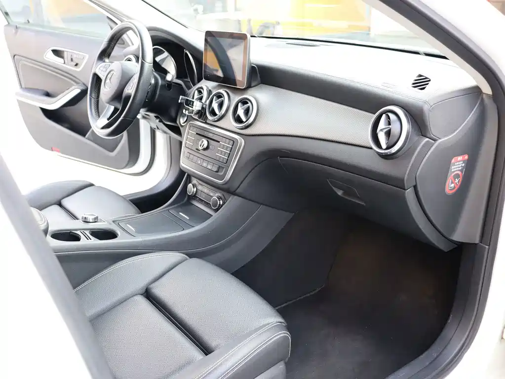 Mercedes-Benz GLA — миниатюра 10