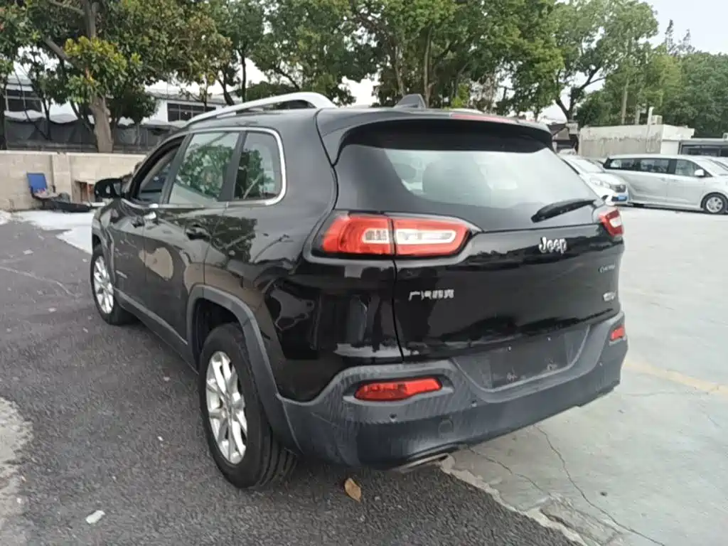 Jeep Cherokee — миниатюра 5