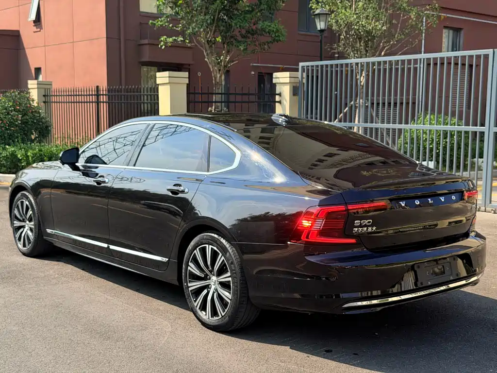 Volvo S90 — миниатюра 7