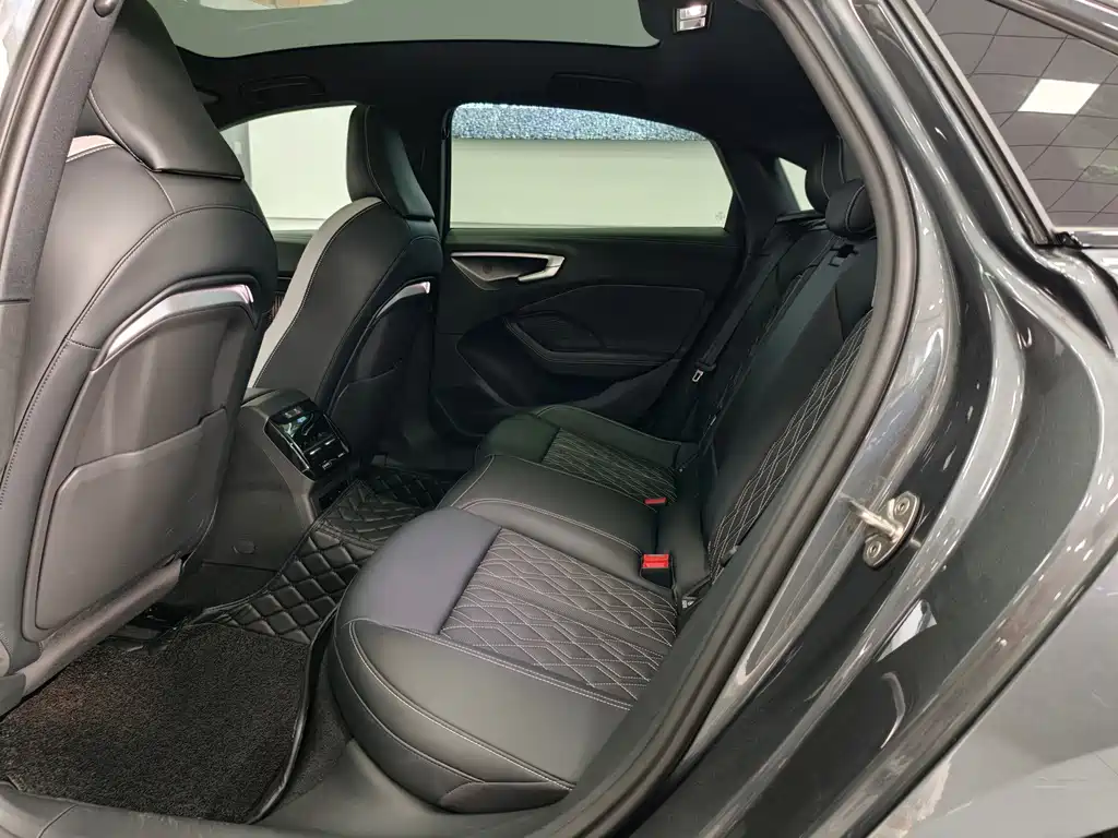 Audi A5L — миниатюра 11