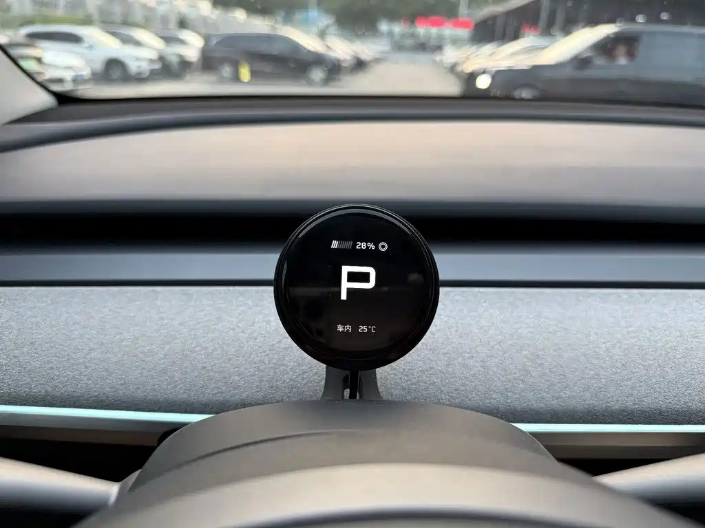 Tesla Model Y — миниатюра 9