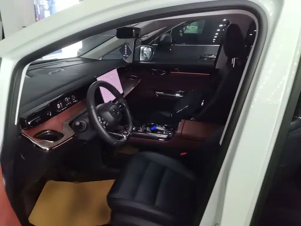 GAC Motor Trumpchi E8 PHEV — миниатюра 15