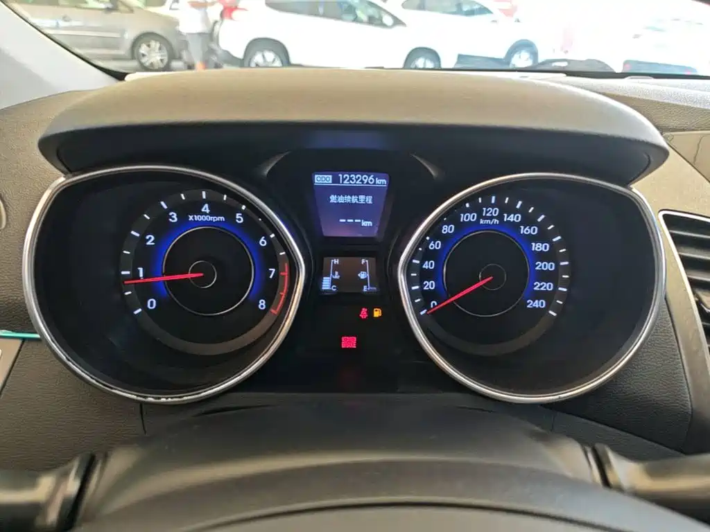 Hyundai Elantra Langdong — миниатюра 12