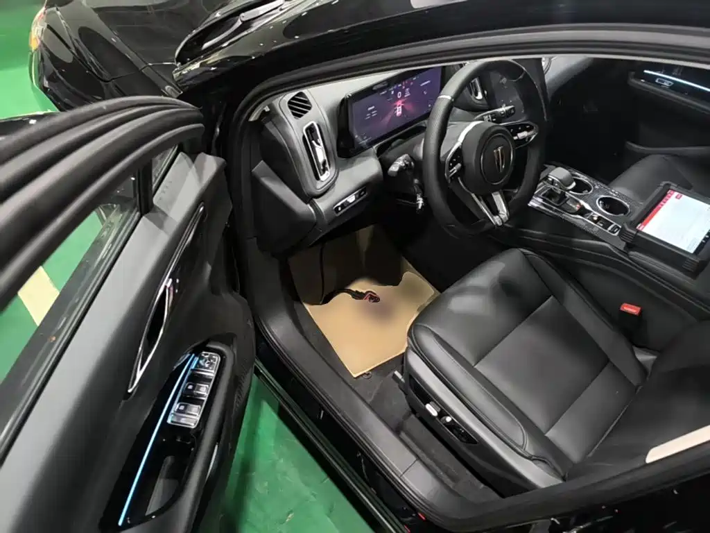 Hongqi Hongqi HS3 PHEV — миниатюра 16