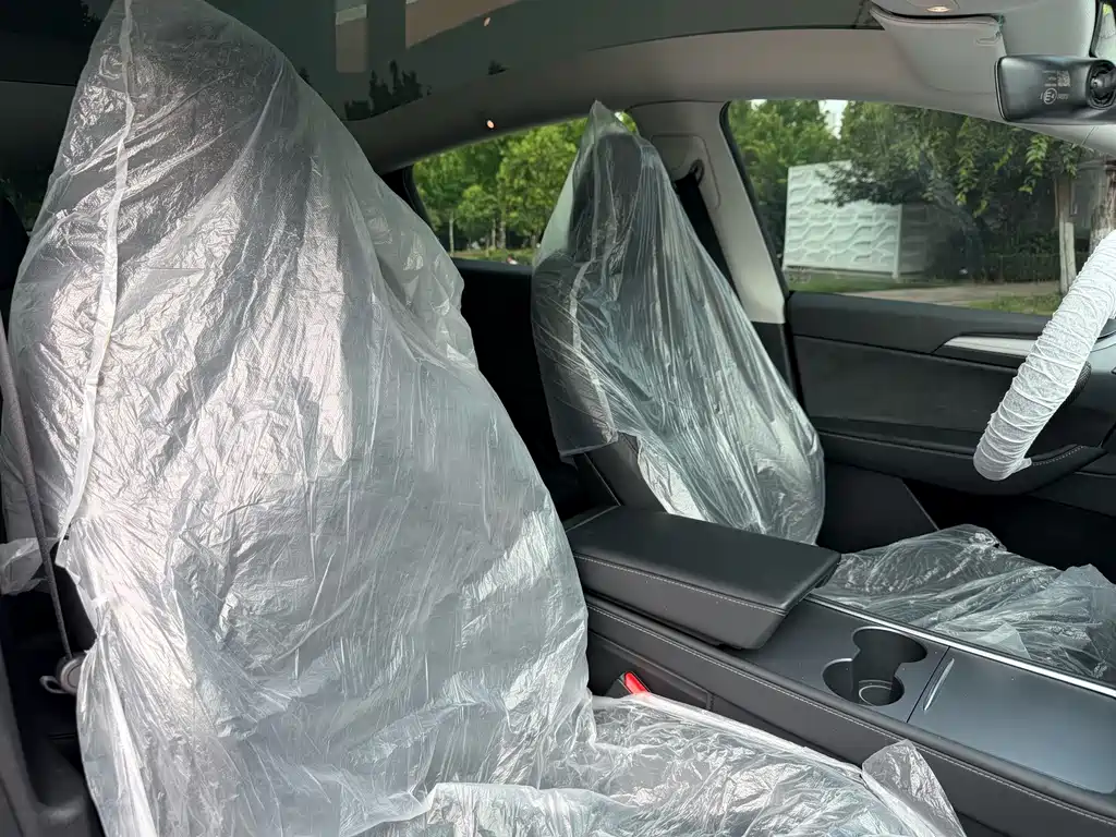 Tesla Model Y — миниатюра 22