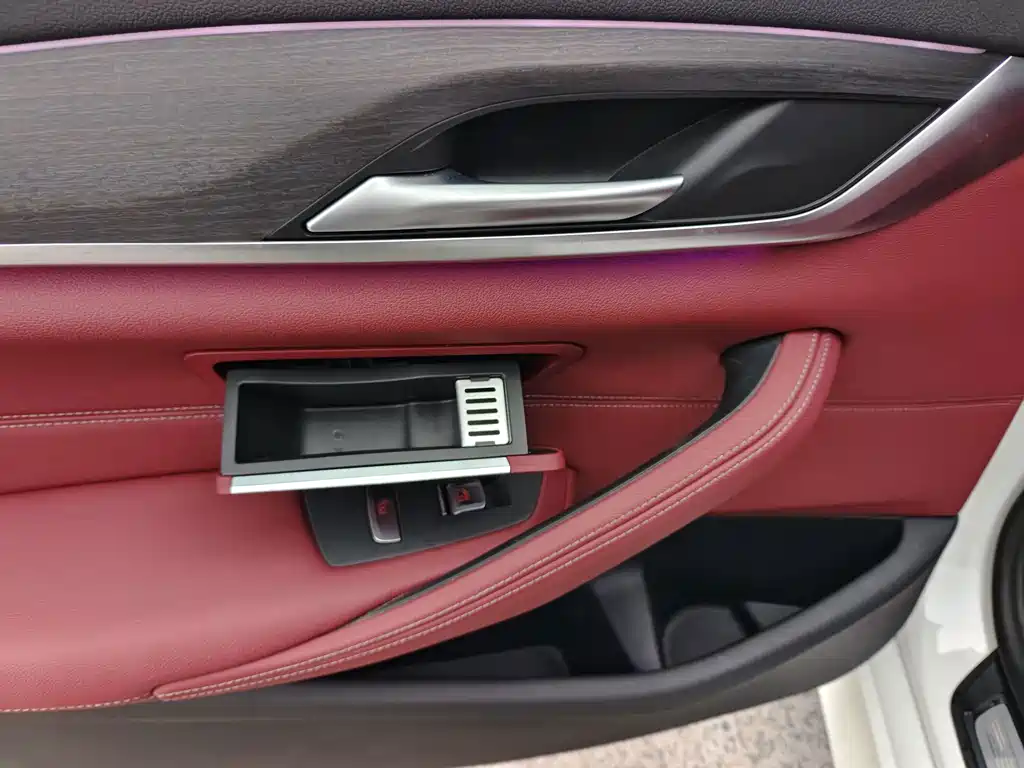 BMW 5 Series — миниатюра 13