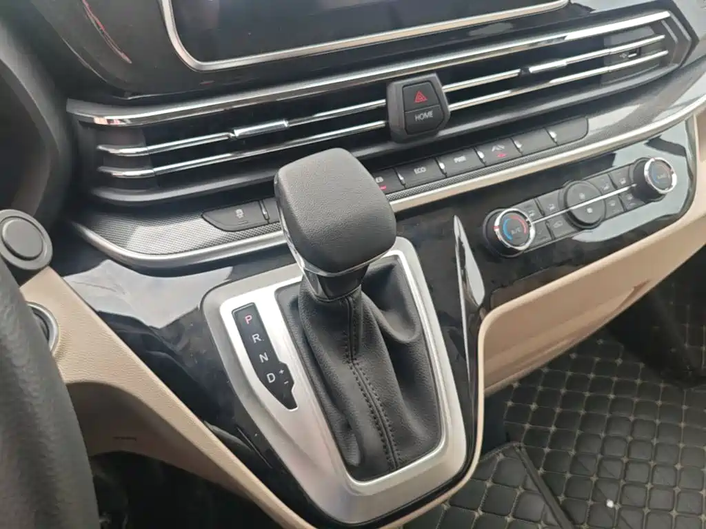 MAXUS 新途EV90 — миниатюра 14