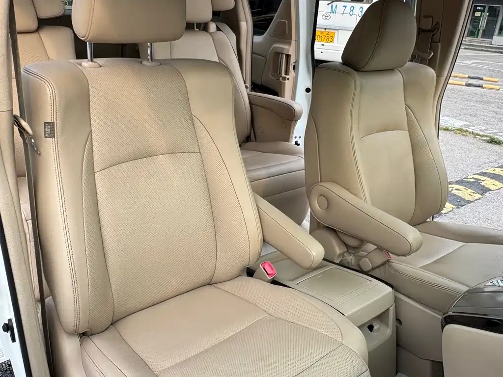 Toyota Alphard — миниатюра 13