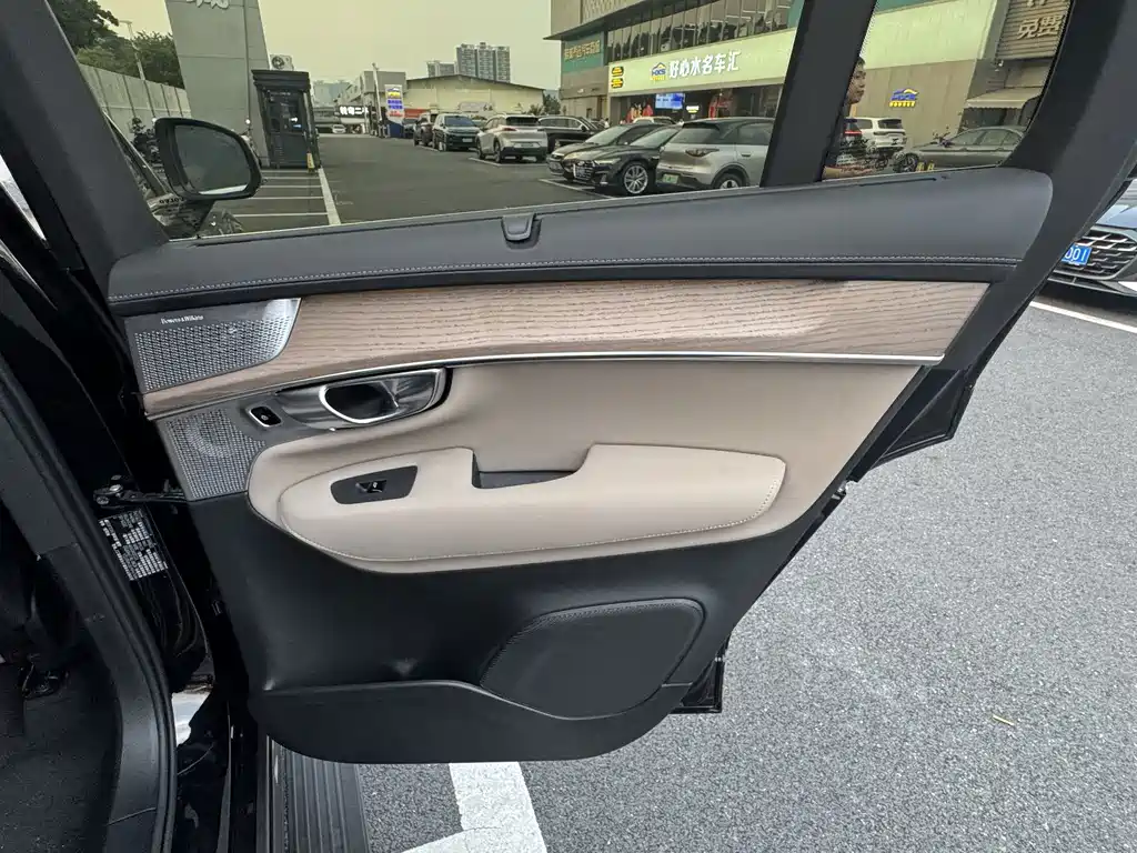 Volvo XC90 PHEV — миниатюра 21