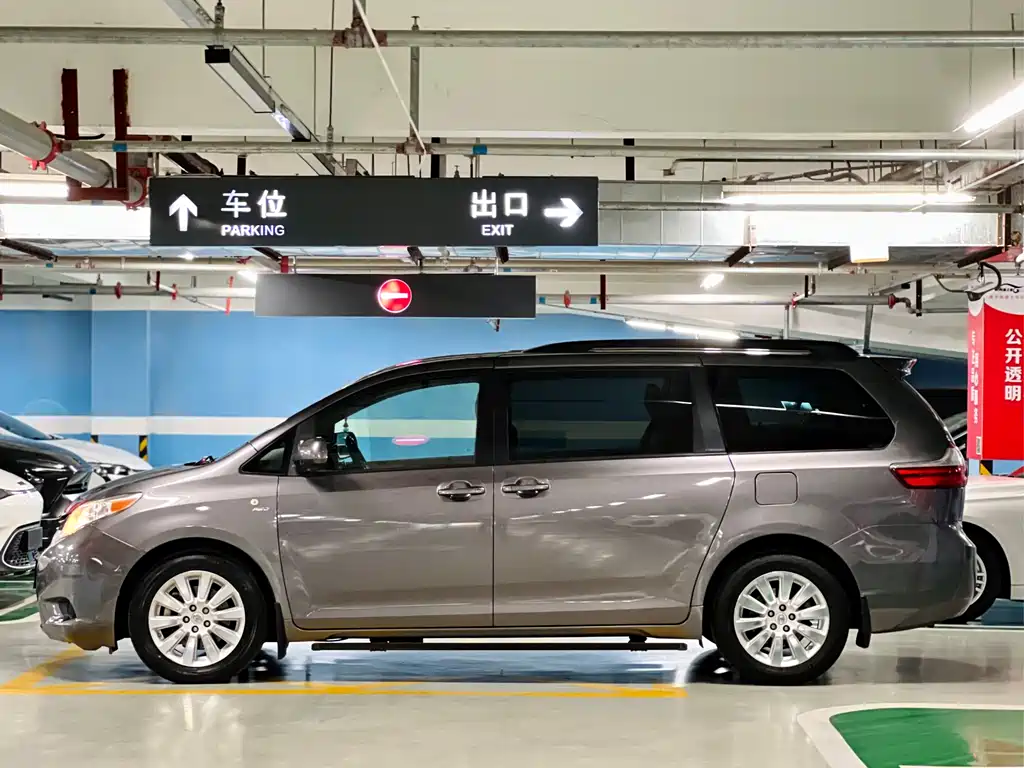 TOYOTA SIENNA