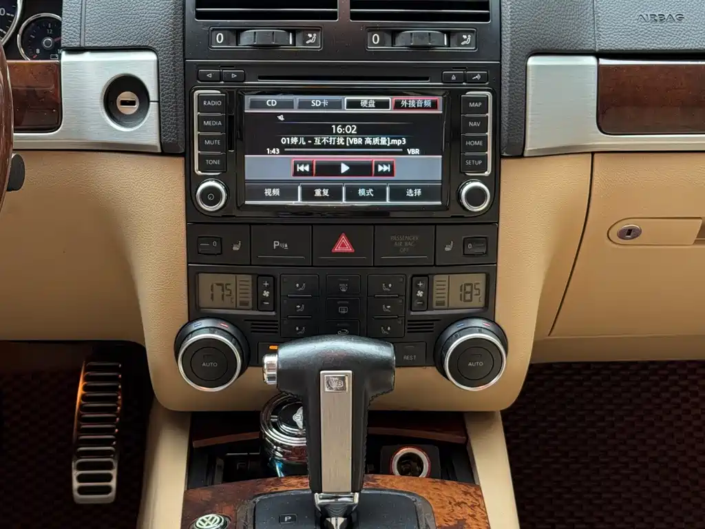 Volkswagen Touareg — миниатюра 10