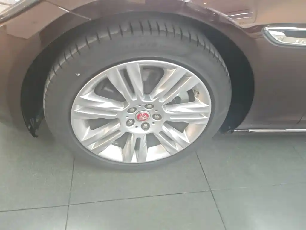 Jaguar XFL — миниатюра 23