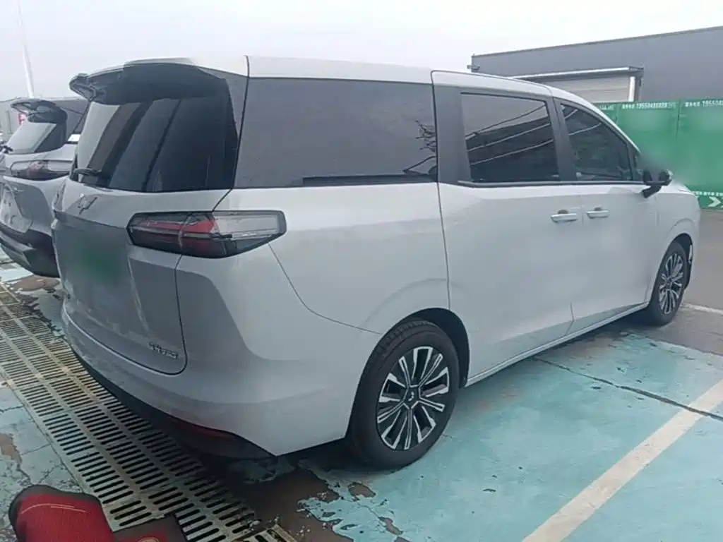 Wuling Xingguang 730 New Energy — миниатюра 7