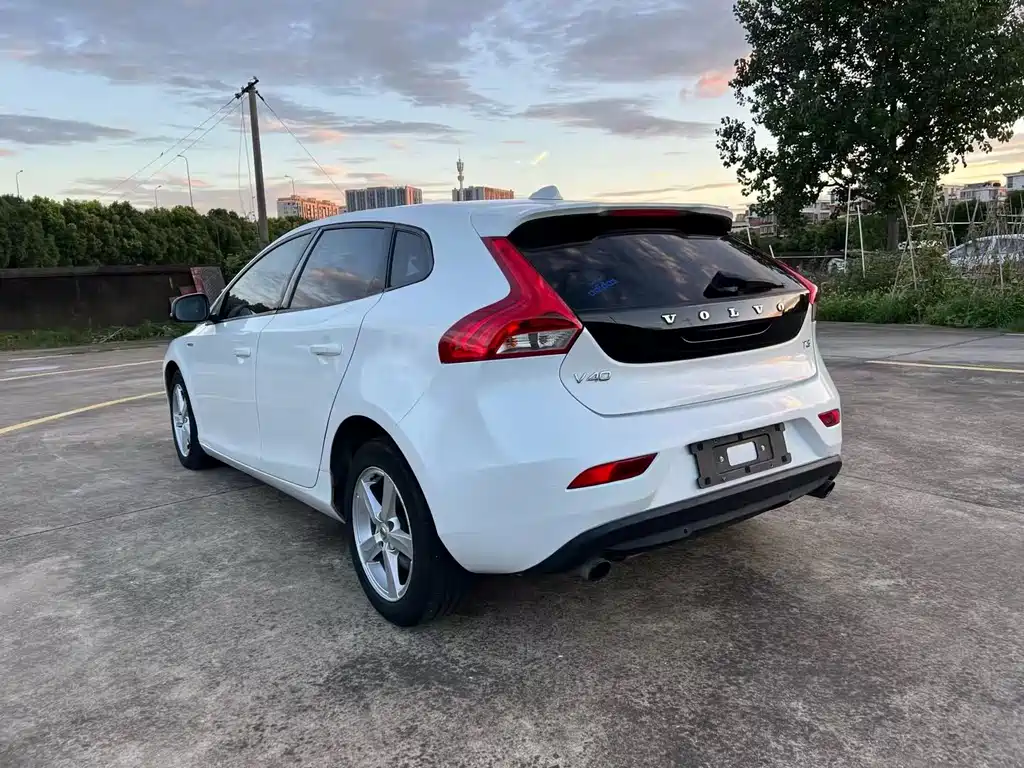 Volvo V40 — миниатюра 9