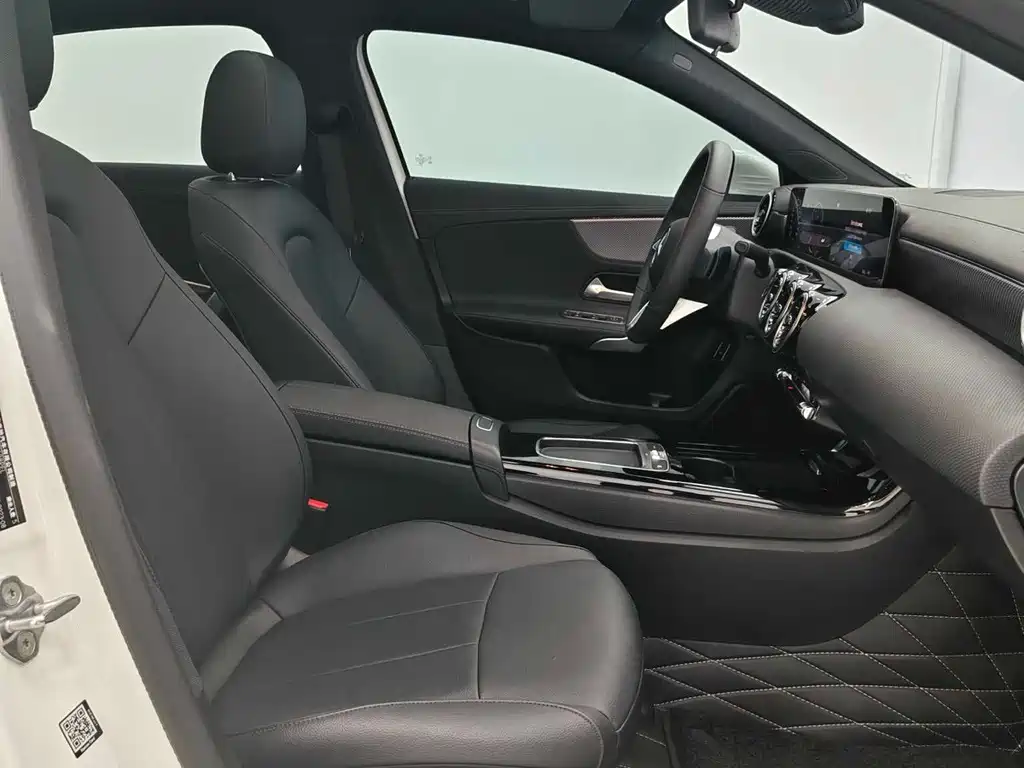Mercedes-Benz A-Class — миниатюра 8
