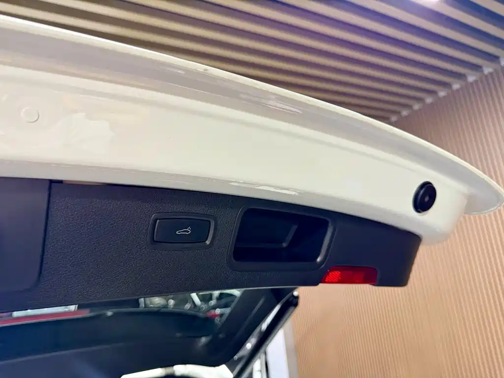 Porsche Macan — миниатюра 13