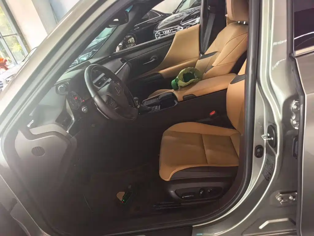 Lexus ES — миниатюра 15