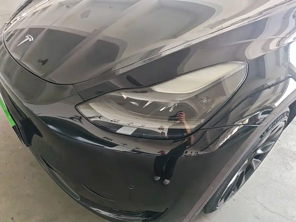Tesla Model Y — миниатюра 24