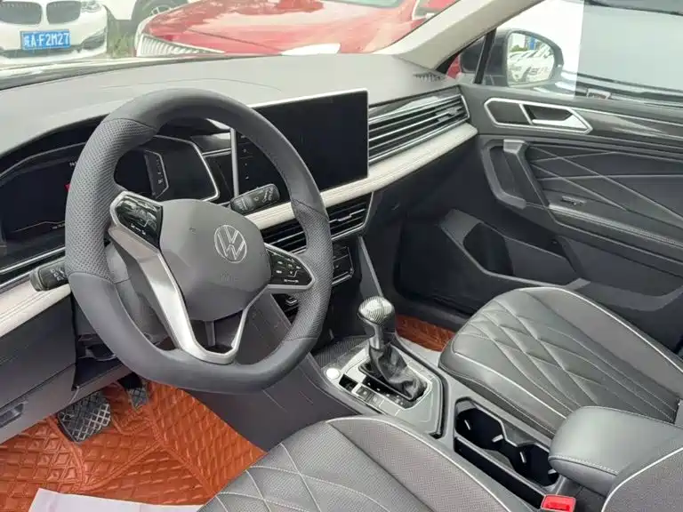 Volkswagen Tiguan L — миниатюра 2