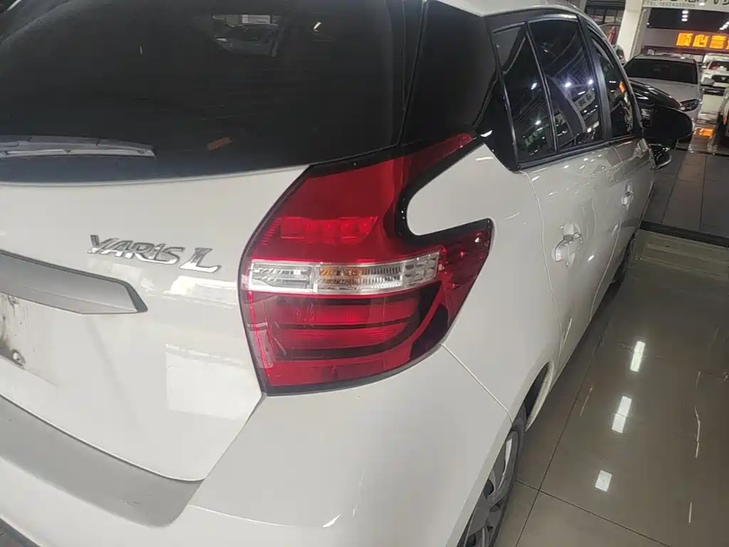Toyota Yaris L — миниатюра 8