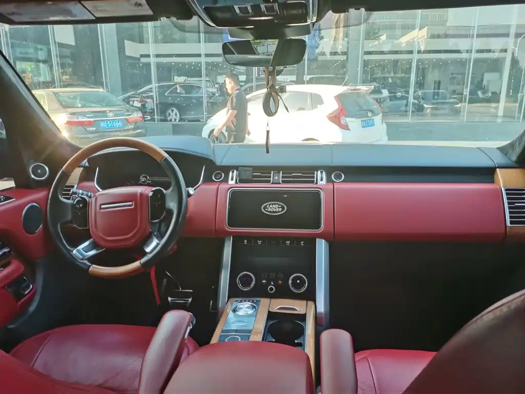 Land Rover Range Rover — миниатюра 4