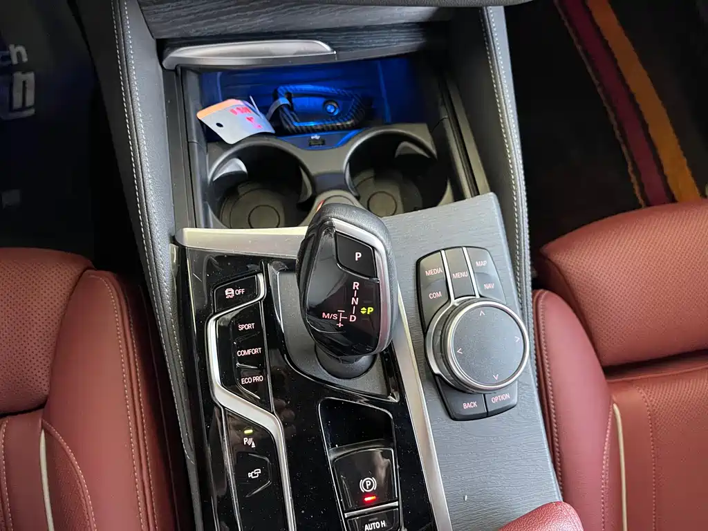BMW 5 Series — миниатюра 24