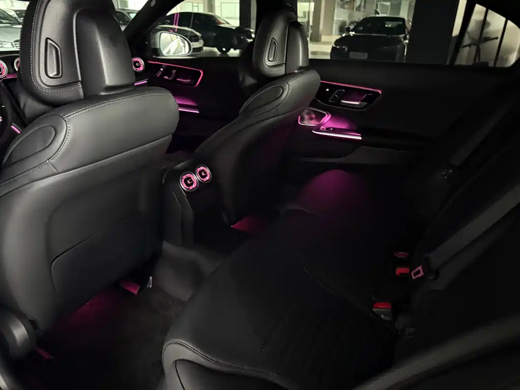 Mercedes-Benz C-Class — миниатюра 11