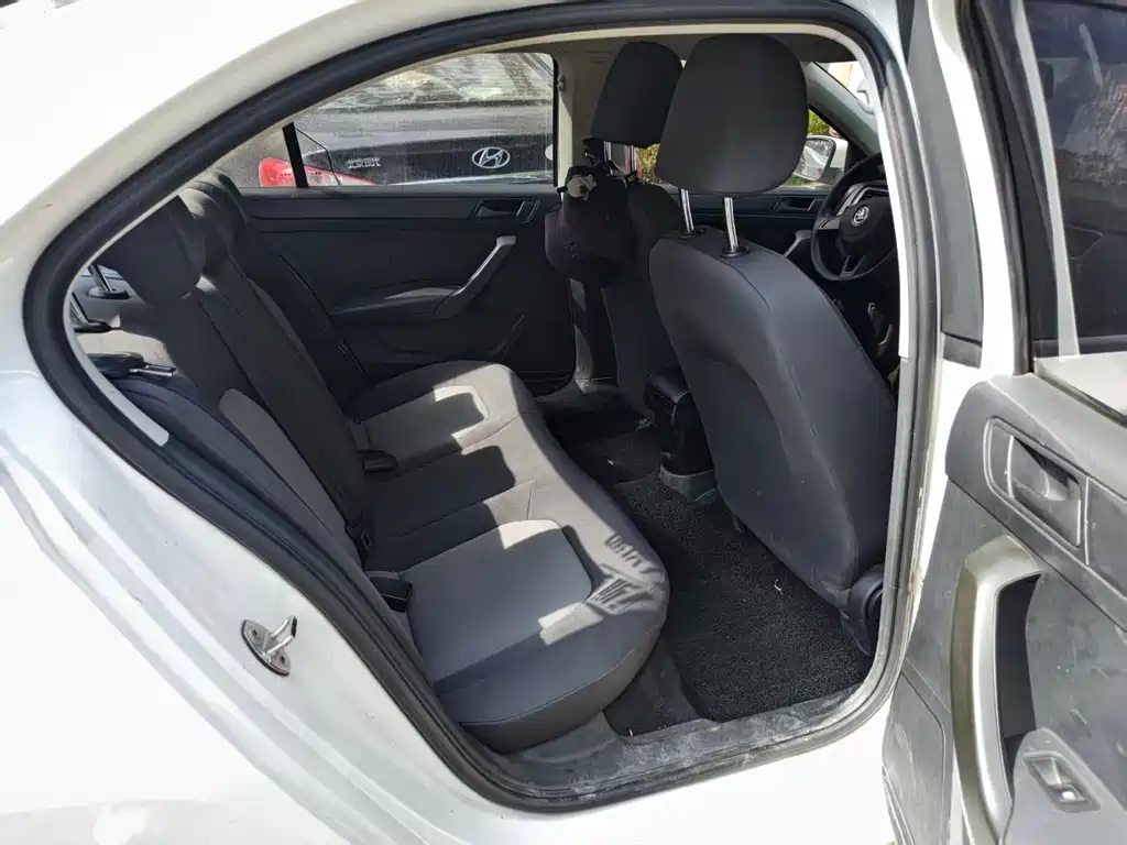 Skoda Rapid — миниатюра 9
