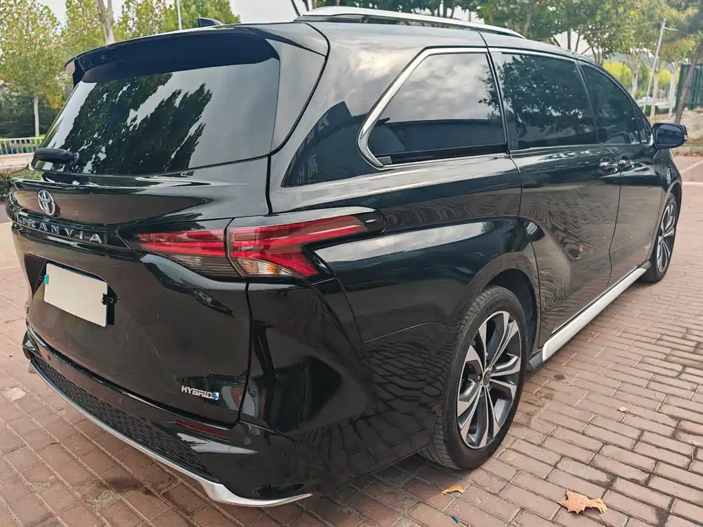 Toyota Granvia — миниатюра 5