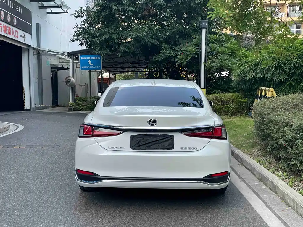 Lexus ES — миниатюра 9